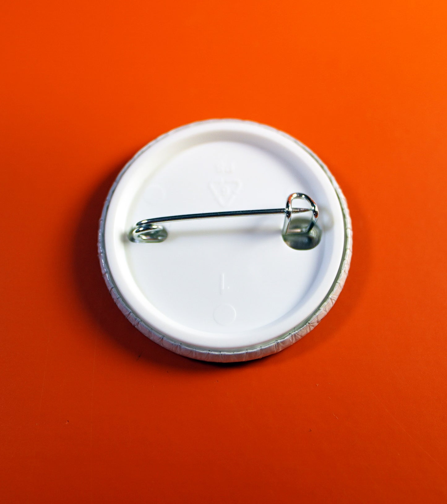 38mm. Nadelbutton für Fans mit Logo!