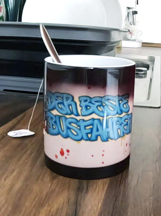 Eine magische Tasse mit meinem eigenen Logo.
