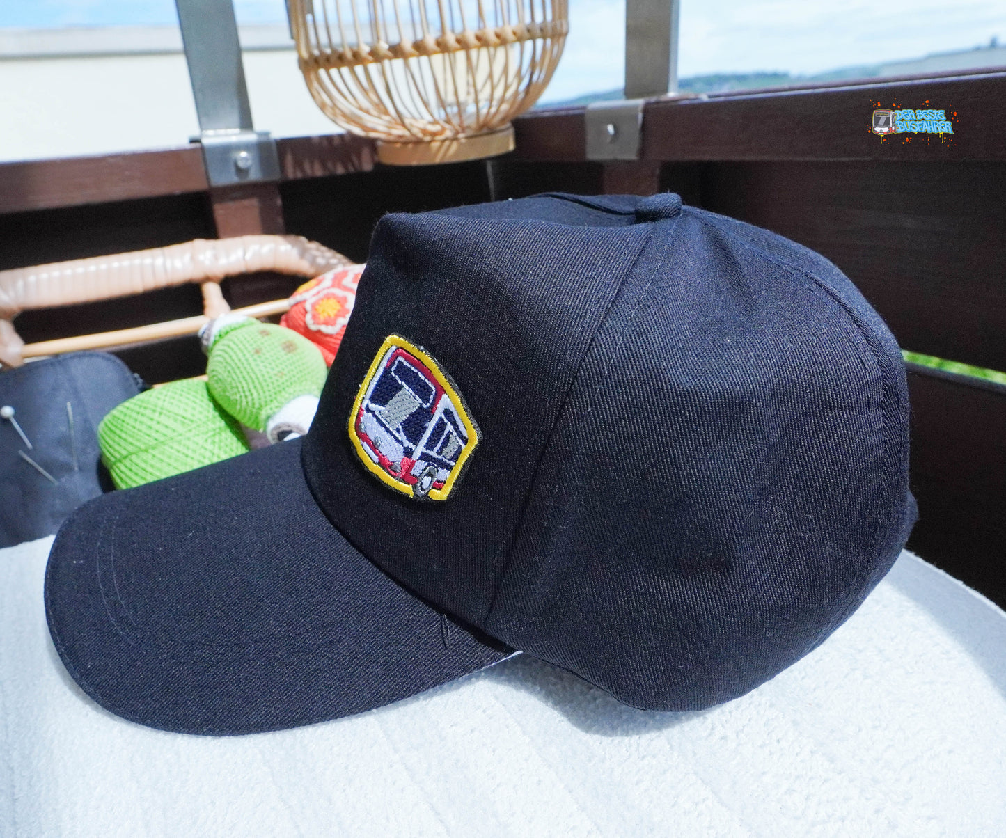 Basketballkappen mit weißer Umrandung.