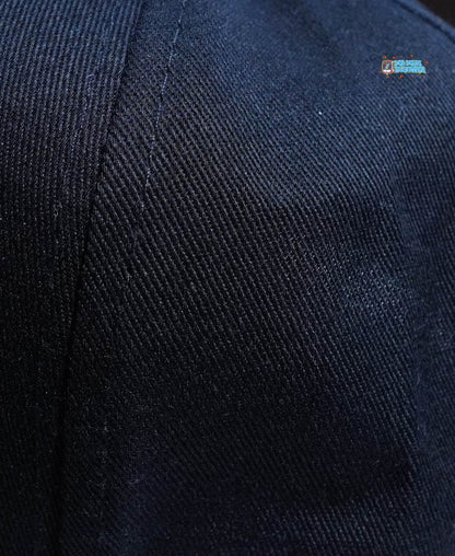 Basketballkappen mit weißer Umrandung.