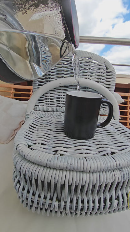 🧙‍♀️ Zaubertasse mit zwei Motiven – Magie, die erst beim Aufwärmen erscheint